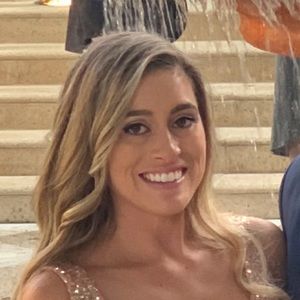 Meet your Posher, Caitlin